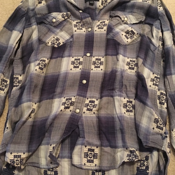 AE Boyfriend fit buttoned down top - Picture 3 of 3